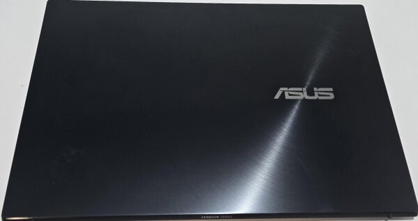 ASUS ZenBook 14 UM425IA-HM062-AMD Ryzen 5 4500U 2.3 GHz - Win 11 Pro - 8 GB RAM - Notebook - 2,3 GHz